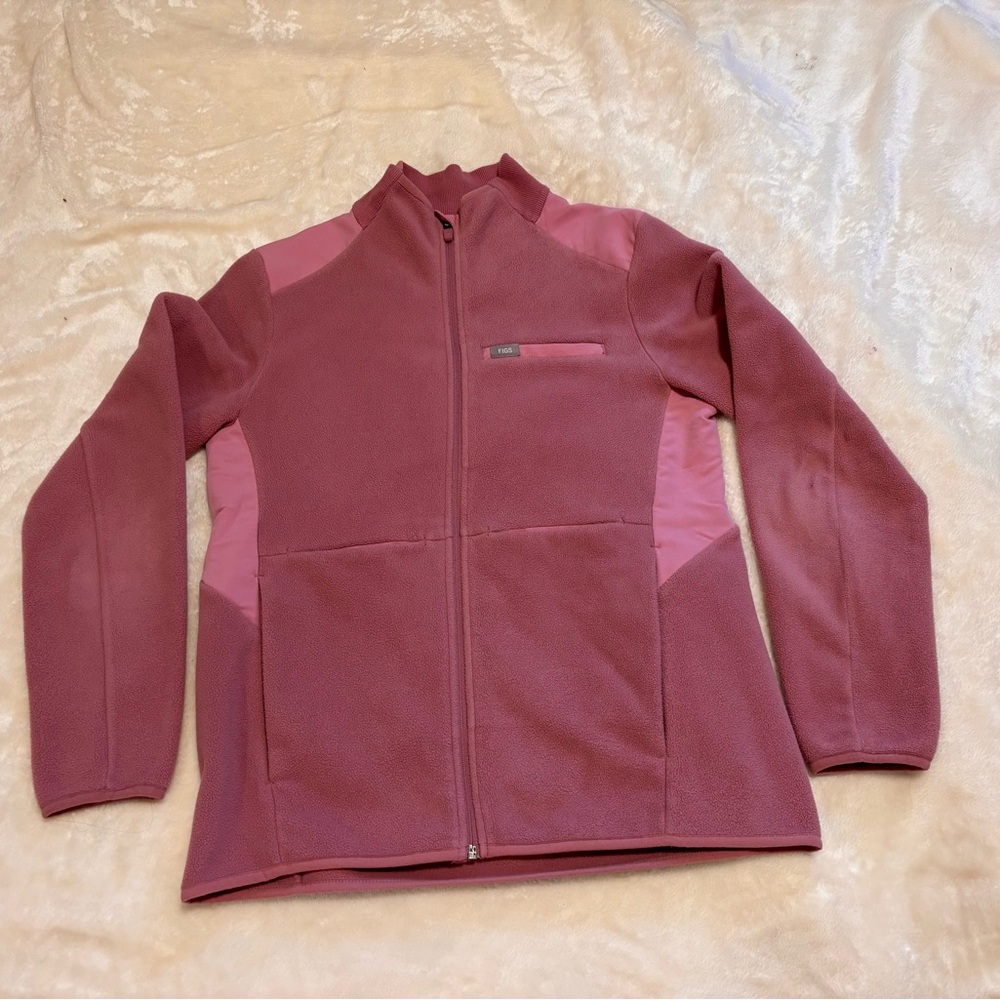 Figs Women's On Shift Chalk Pink fleece jacket